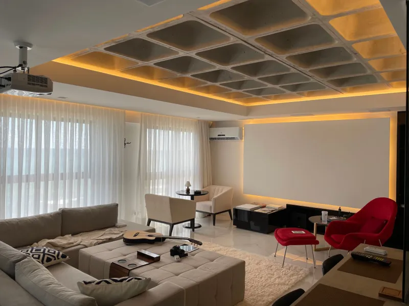 Angle of Deception: Why Ceiling-Mounted Projectors Distort Color and Contrast in Ways Your Brain Never Flags